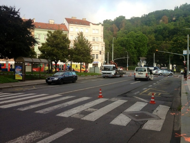 Řidič BMW zabil 21letou dívku, od nehody utekl