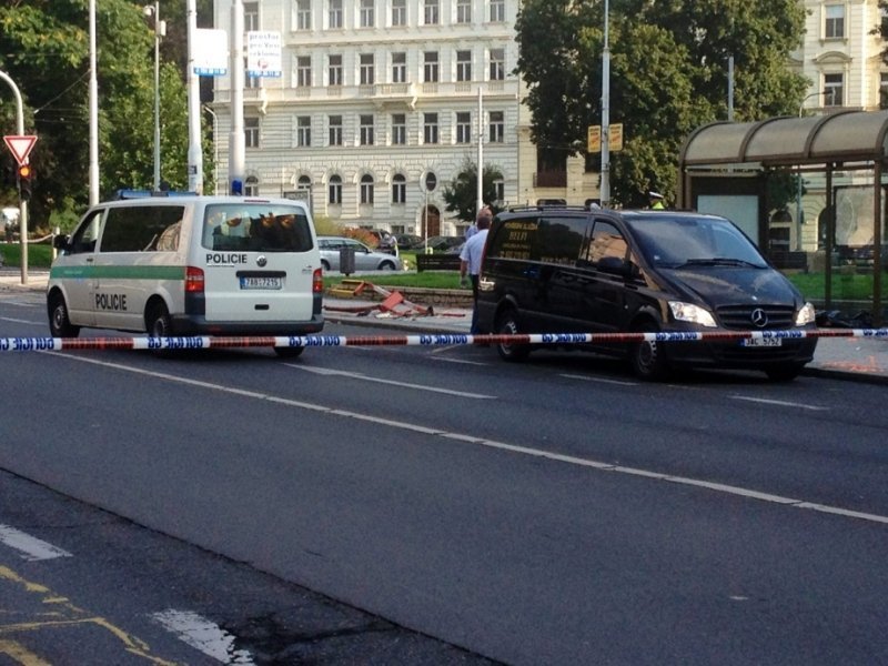 Řidič BMW zabil 21letou dívku, od nehody utekl