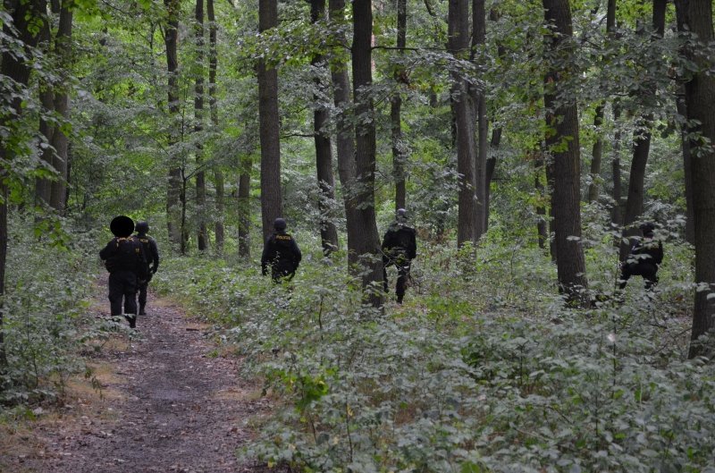 Policisté v Klánovickém lese pátrali po ozbrojeném muži