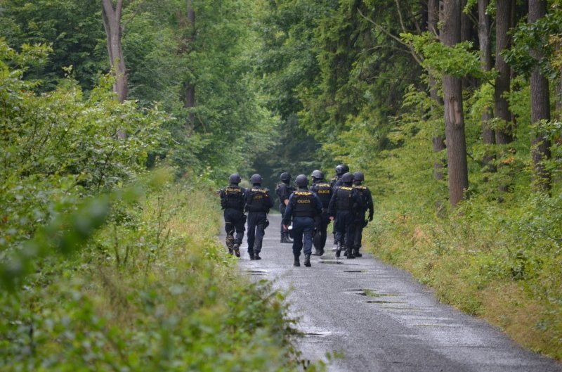 Policisté v Klánovickém lese pátrali po ozbrojeném muži