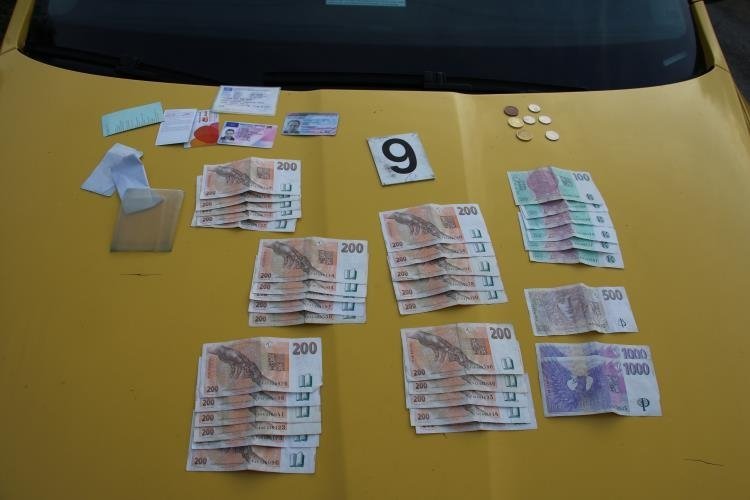 Kriminalisté zajistili několik kilogramů pervitinu, drogy rozvážel taxikář