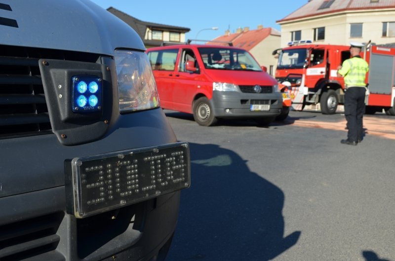 Záchranáři mířili ke zraněnému cyklistovi, cestou měli nehodu