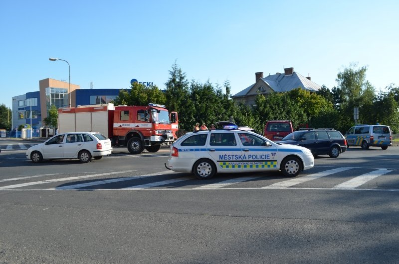 Záchranáři mířili ke zraněnému cyklistovi, cestou měli nehodu