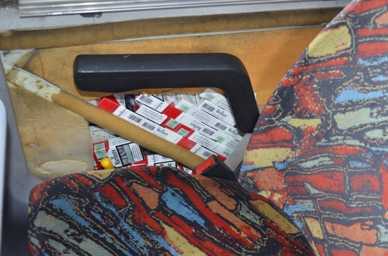 Pražští celníci objevili v mezinárodním linkovém autobusu téměř 40 tisíc kusů pašovaných cigaret