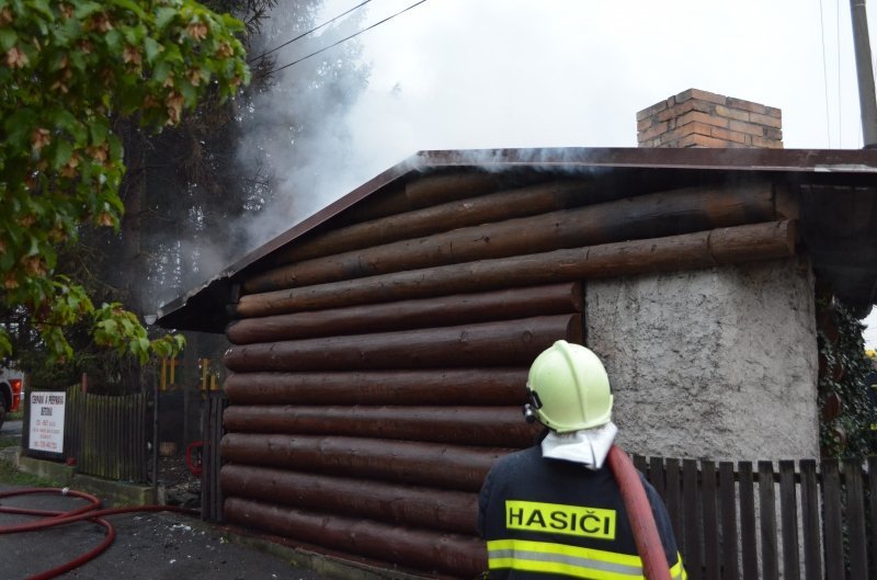 Hasiče zaměstnal ve Vraném nad Vltavou požár kůlny