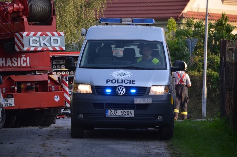 Složky IZS zaměstnal ve Vilémově pád mostu na šestici dělníků