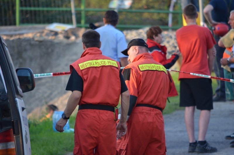 Složky IZS zaměstnal ve Vilémově pád mostu na šestici dělníků