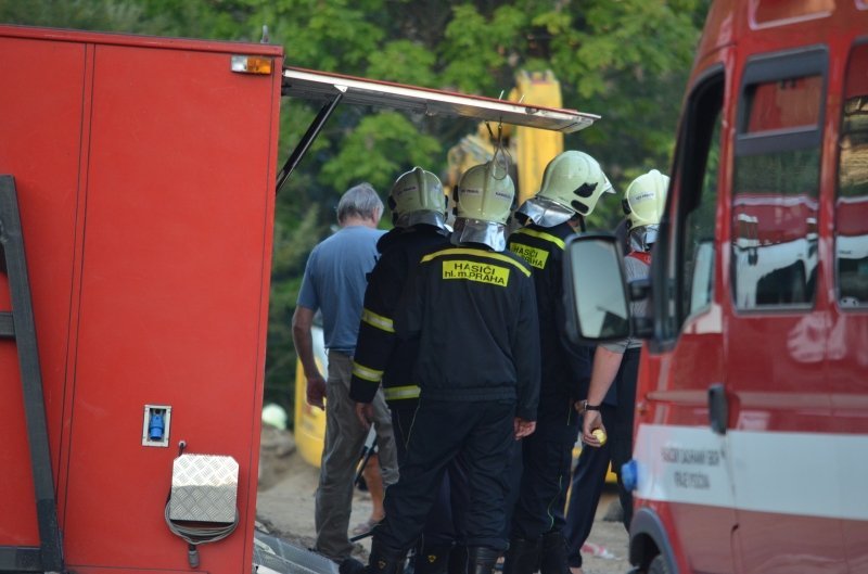 Složky IZS zaměstnal ve Vilémově pád mostu na šestici dělníků