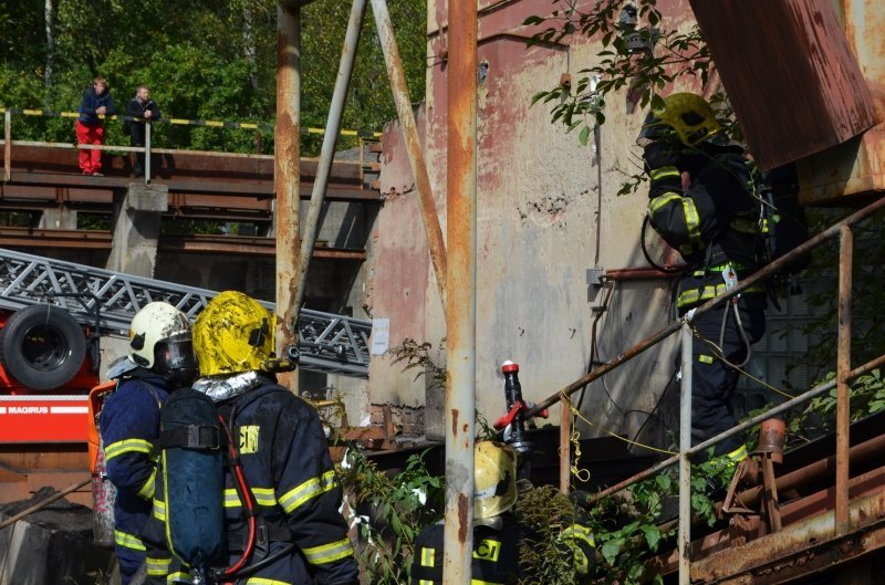 Při požáru trafostanice v Bělé pod Bezdězem vyhlásili hasiči 2. stupeň poplachu