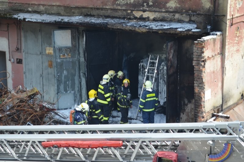 Při požáru trafostanice v Bělé pod Bezdězem vyhlásili hasiči 2. stupeň poplachu