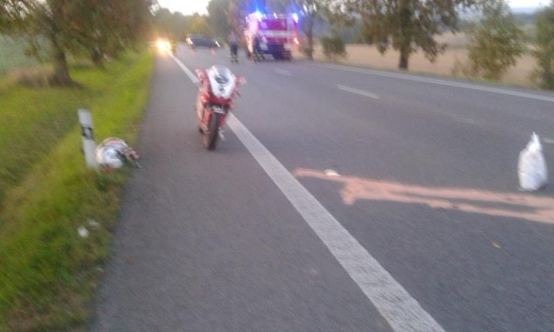 Řidič motocyklu narazil do kolony stojící u vážné nehody, sám na místě zemřel