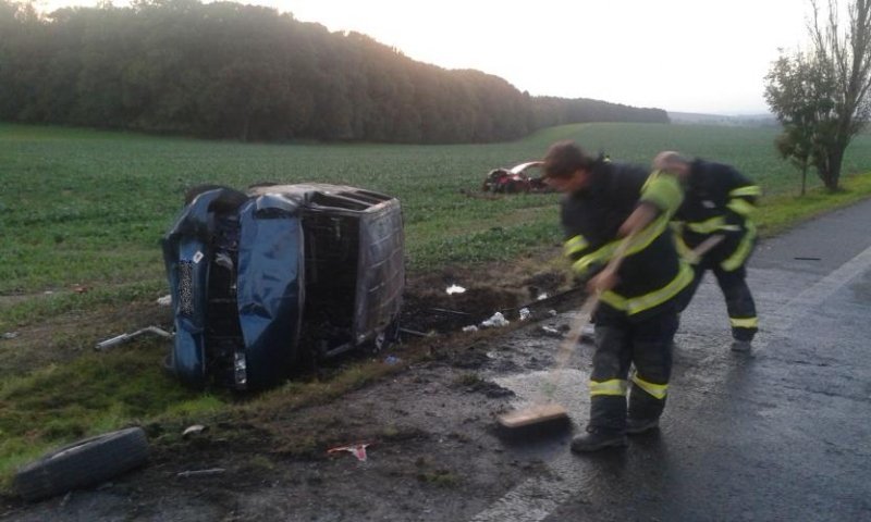 Řidič motocyklu narazil do kolony stojící u vážné nehody, sám na místě zemřel