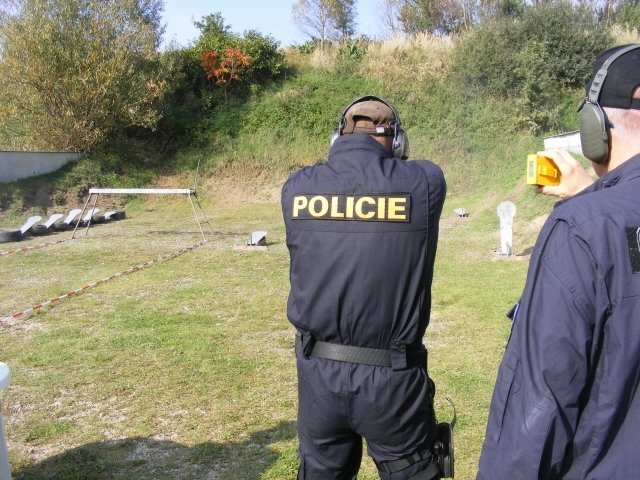 Mistrem PČR ve střelbě je policista z jižní Moravy, mistryní pak policistka z jihu Čech
