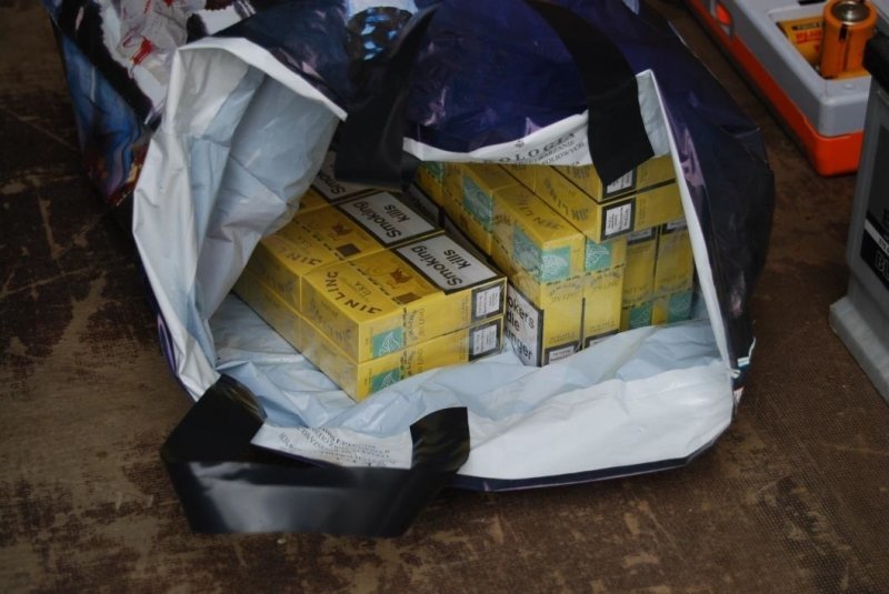 Celníci na jihu Moravy zadrželi distributory nelegálního tabáku
