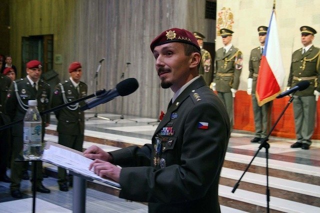 Kolegové padlých vojáků z Afghánistánu převzali medaile a záslužné kříže