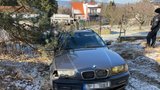 Scéna jak z akčního filmu: Řidič na Příbramsku rychlostí 180 km/h ujížděl policii, honili ho pak i po svých