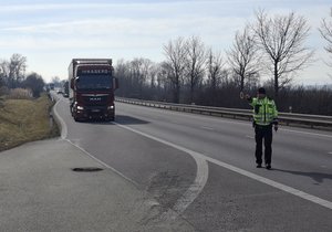 Policie si při úterní kontrole posvítila na řidiče na I/52 u Mikulova.