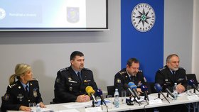 Tiskovka cizinecké policie o nelegální migraci v Česku za rok 2016 a výhledu do roku 2017