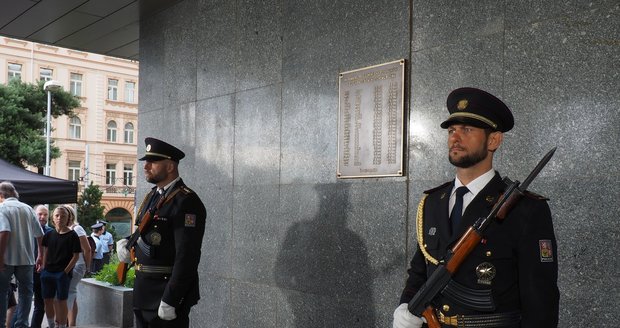 Po únorovém převratu se komunisté zbavovali i nepohodlných policistů: Mnozí neunikli popravám