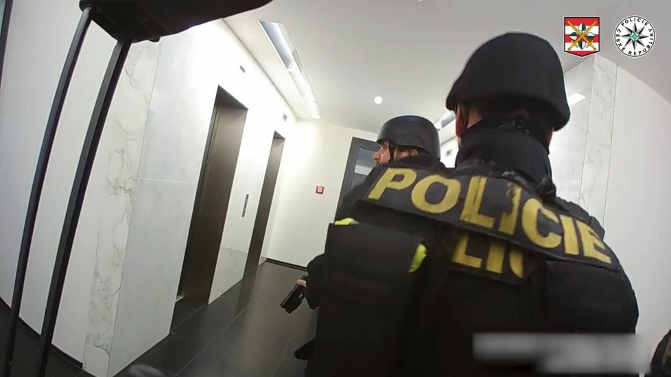 Policisté zveřejnili video ze zásahu proti ozbroejnému muži v centru Brna