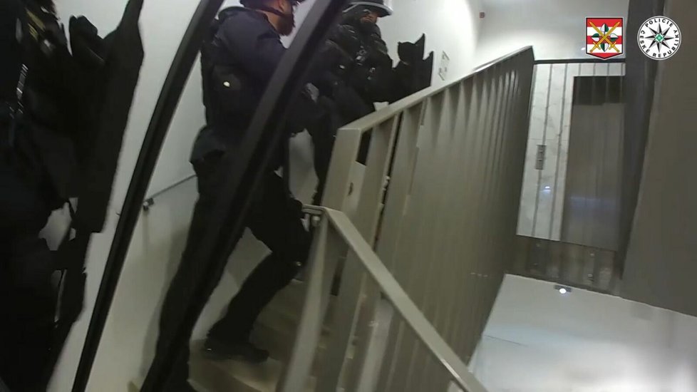 Policisté zveřejnili video ze zásahu proti ozbroejnému muži v centru Brna