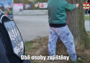 Dva opilci v brněnských Řečkovicích vytáhli poblíž gymnázia zbraně, naštěstí byly jen o airsoftové.