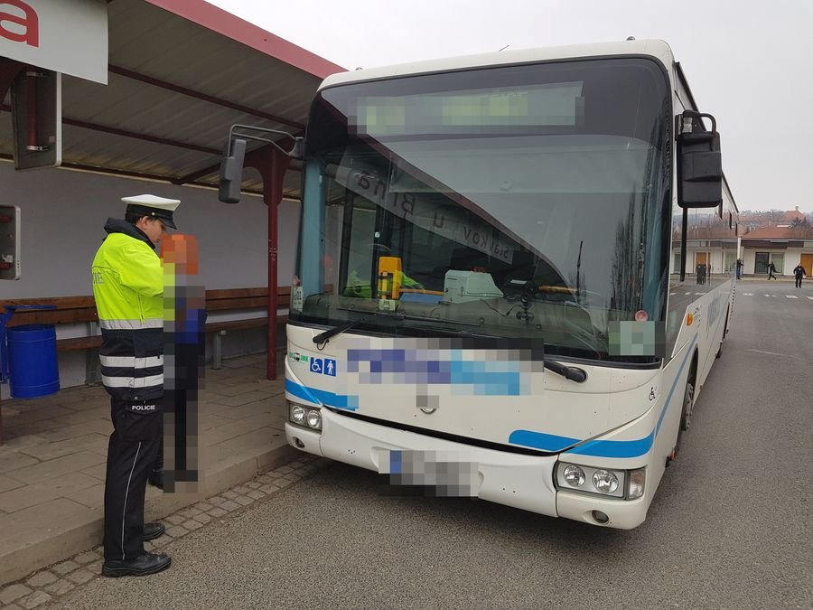 Policisté na jižní Moravě kontrolovali v pondělí 19. února řidiče autobusů. Odhalili přitom hříšníka, který nadýchal 0,6 promile alkoholu.