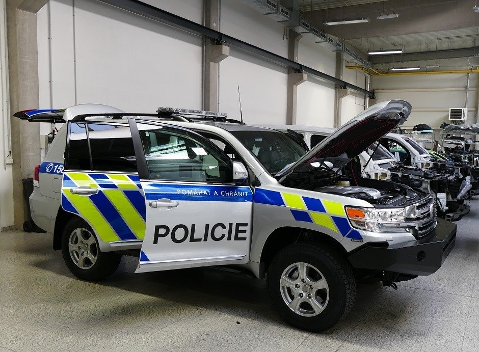Policie si převzala nová obrněná vozidla.