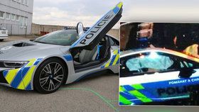 Policie po 14 dnech nabourala zapůjčené BMW i8. Řidič dostal infarkt.