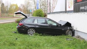 Policistům na Českolipsku ujížděl zdrogovaný Polák v kradeném BMW, při honičce vytlačoval policisty ze silnice.