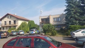 Policisté v Postřižíně zadrželi silně opilého muže, který jel v autě bez zadní gumy.