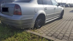 Řidič jel na Mělnicku bez zadní pneumatiky: Nadýchal 2,5 promile