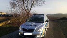 Muž prodával na Bazoši policejní auto. Vyšetřuje ho policie.
