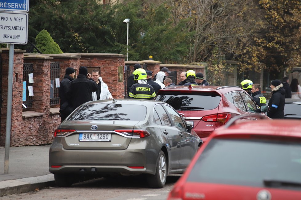 Zasahovat po Brnu museli policisté i v Praze na velvyslanectví Ukrajiny. I tam totiž pišel podezřelý balíček, který obsahoval zvířecí tkáň. (2. prosinec 2022)