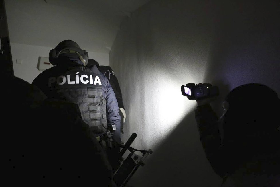Slovenská policie zatýkala kvůli devět let staré vraždě politika.