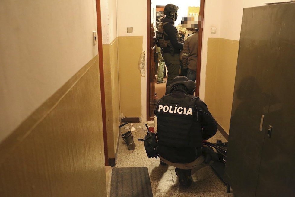 Slovenská policie zatýkala kvůli devět let staré vraždě politika.