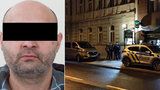 Na Smíchově pobodal číšnici, s nožem v ruce vyloupil i benzínku. Recidivista (41) skončil v poutech