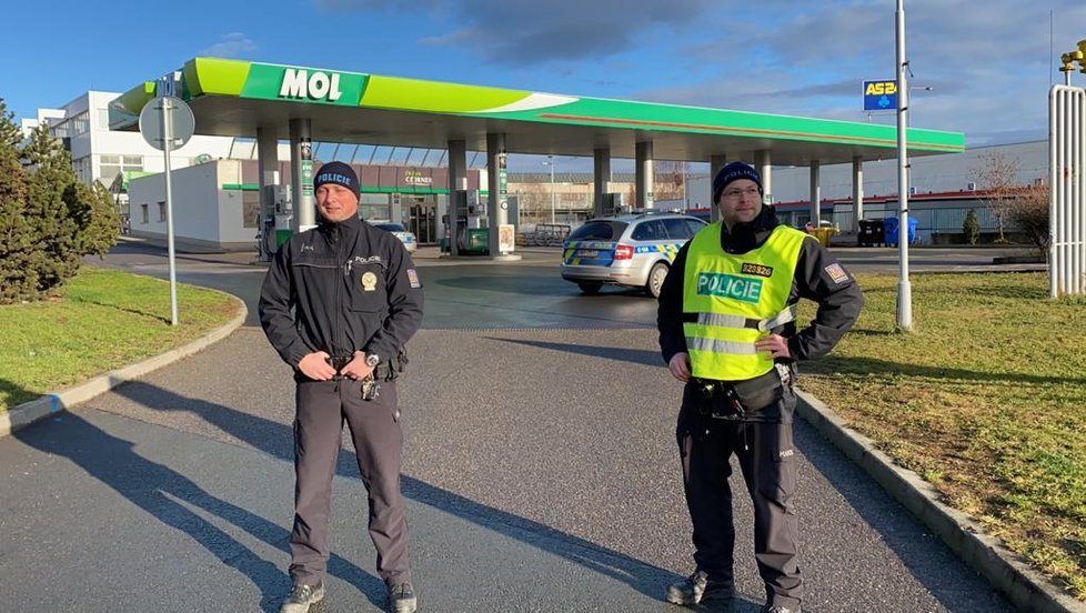 Pražští policisté dopadli po přepadení beznínové čerpací stanice nebezpečného recidivistu, který měl jen za prosinec na svědomí tři loupežná přepadení.