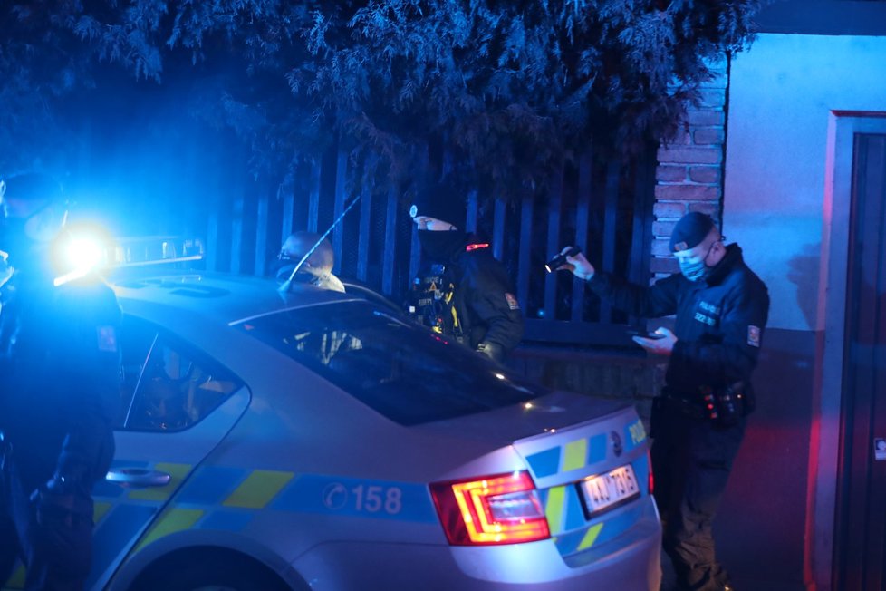 Policie zasahovala při potyčce několika mužů nedaleko Smíchovského nádraží.