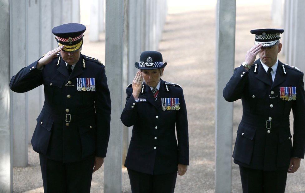 Britská policie zatkla muže podezřelé z neonacismu.