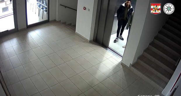 Policisté v Brně pátrají po dvojici zlodějů, která přišla vykrást stomatologickou ordinaci FN Brno.