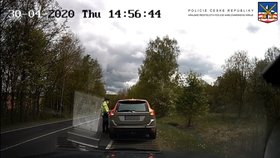 Pirát na Chebsku proletěl kolem policistů: Jel rychlostí 183 km/h!