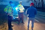 Policisté na jižní Moravě varují chodce, aby byli více ostražití při přecházení silnice. Doporučují reflexní prvky.