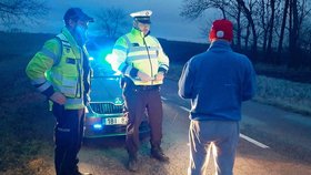 Policisté na jižní Moravě varují chodce, aby byli více ostražití při přecházení silnice. Doporučují reflexní prvky.
