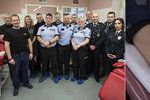 „11 statečných“ policistů pohromadě darovalo na Tři krále v Thomayerově nemocnici krev.