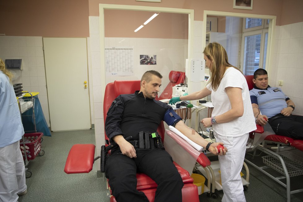 Jan Kloubek slouží u policie už 17 let. Krev se snaží darovat alespoň 4x ročně.