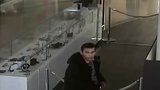Zloděj hodinek: V nákupním centru na Žižkově kradl už dvakrát