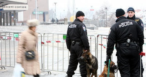 Policie střeží Kongresové centrum