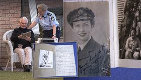 V supermarketu se našel  deník válečné veteránky: Po 77 letech se vrátil k rodině majitelky