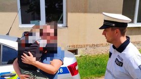 Malý Péťa se vydal ze školky pěšky domů za maminkou. Cestou na něj ale narazili policisté.